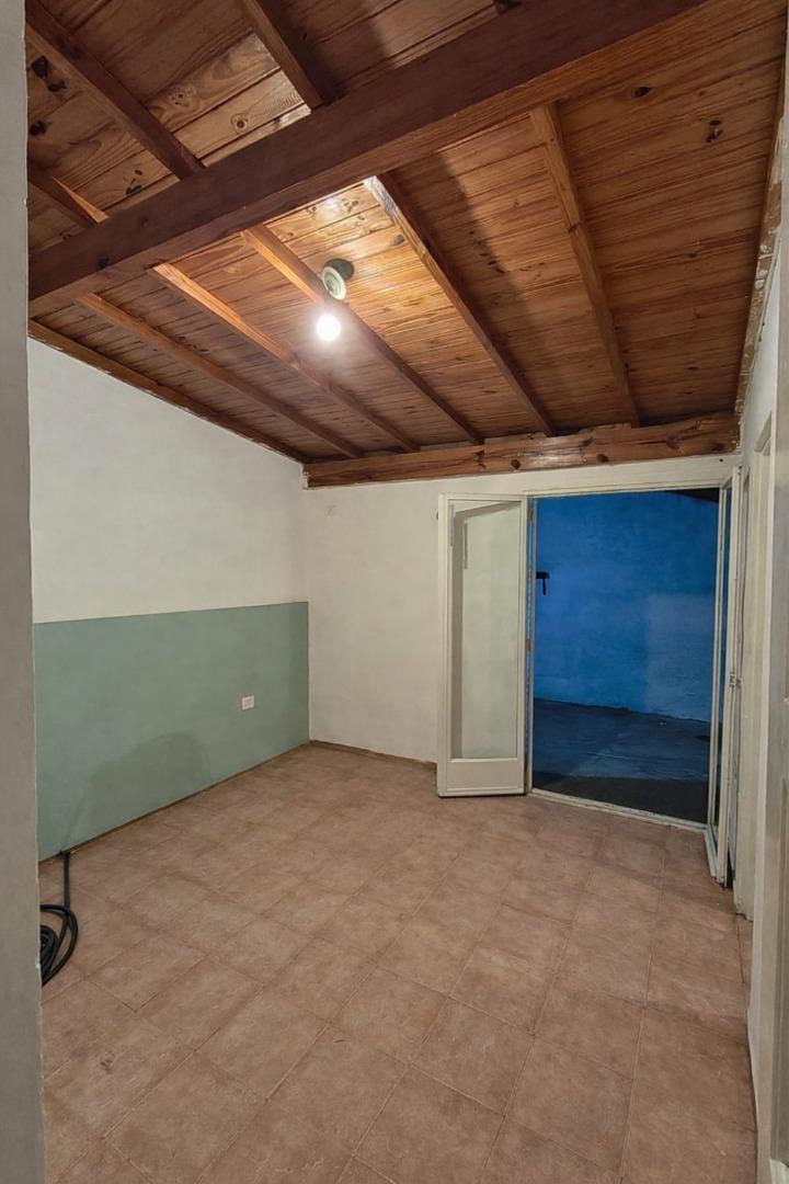 UN DORMITORIO CON PATIO - SIN EXPENSAS!!