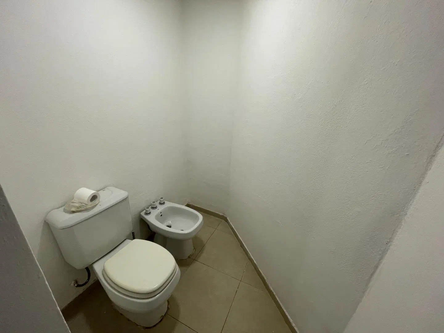 CASA | 2 HABITACIONES + ESTUDIO | BARRIO ARGUELLO 8