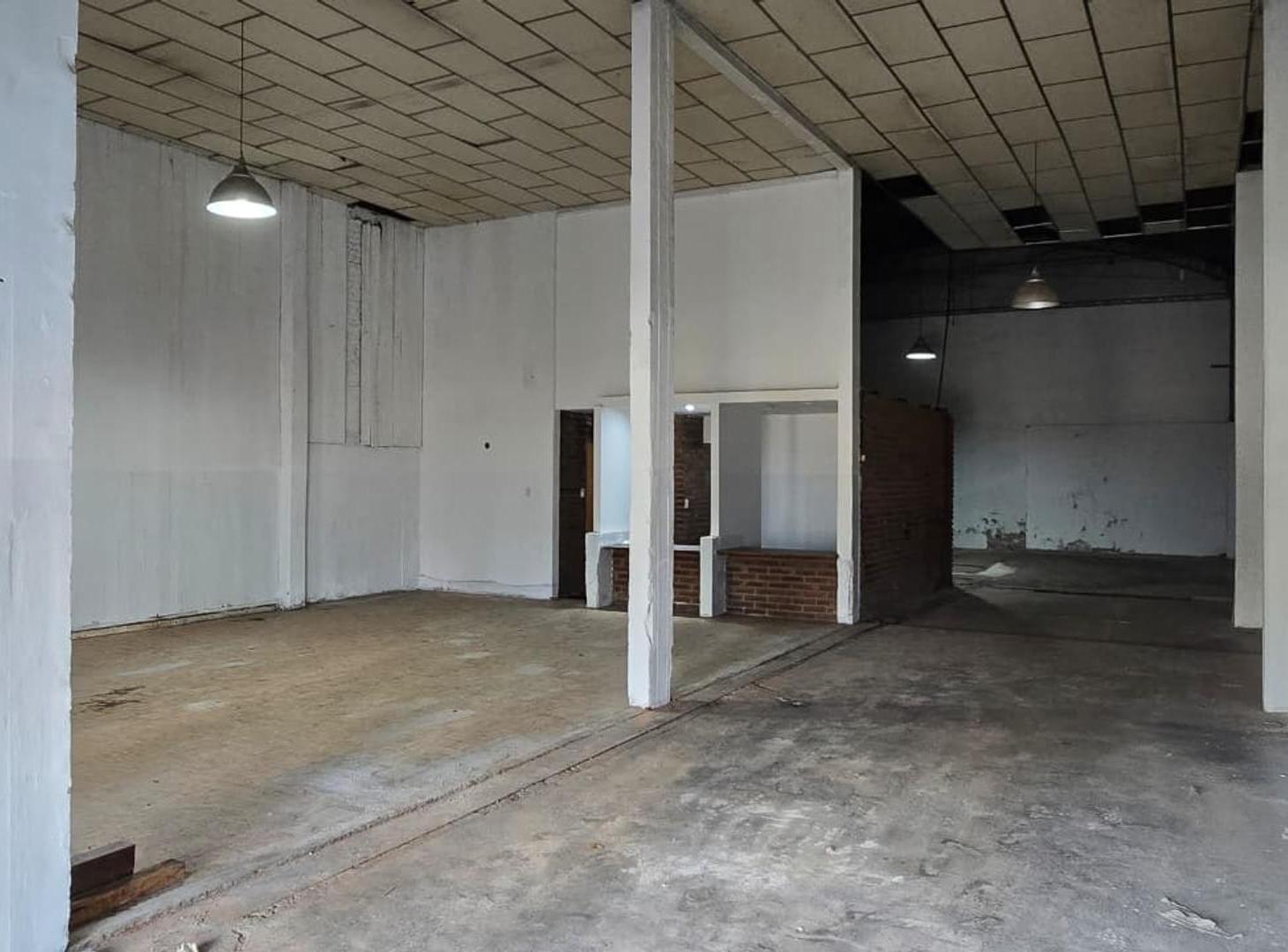 Foto de Galpon en Alquiler Av Maipu 765. B° Centro, imagen 2