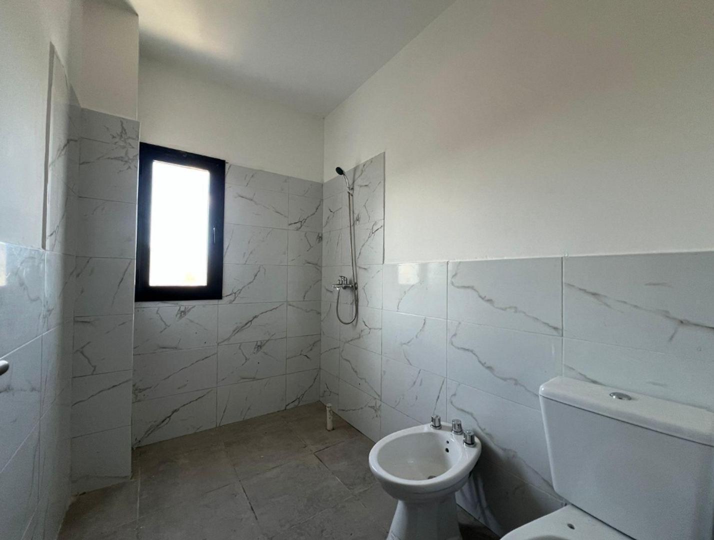 Foto de DUPLEX EN VENTA 2 DORM 2 BAÑOS EN VALLE CERCANO - LA AMISTAD, imagen 5