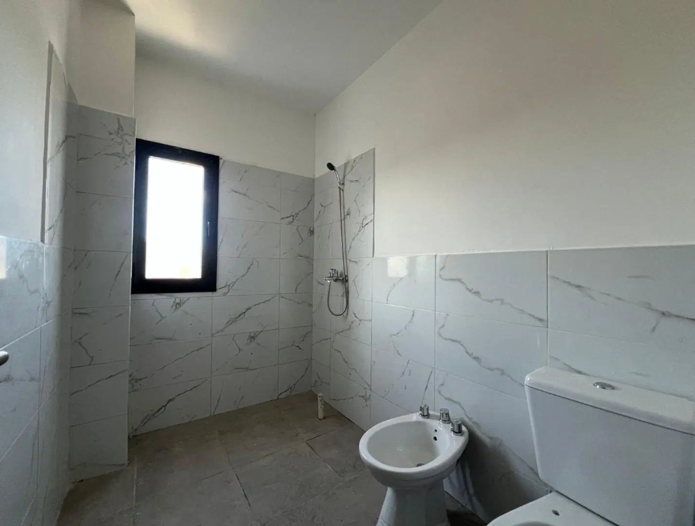 DUPLEX EN VENTA 2 DORM 2 BAÑOS EN VALLE CERCANO - LA AMISTAD 5