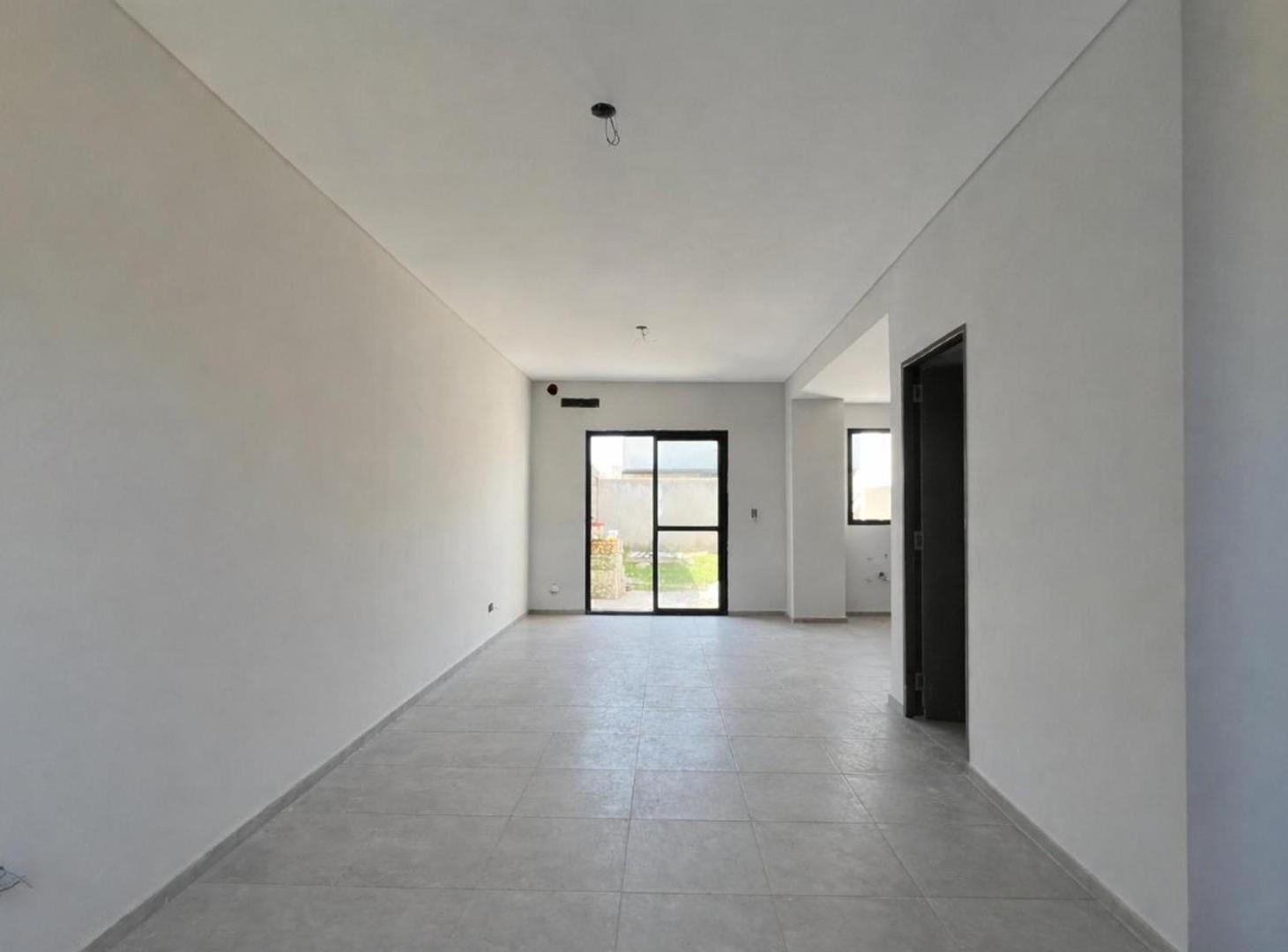 Foto de DUPLEX EN VENTA 2 DORM 2 BAÑOS EN VALLE CERCANO - LA AMISTAD, imagen 3