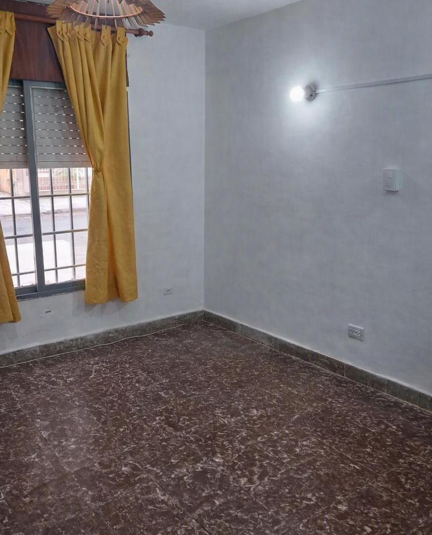 Foto de Casa + Cochera en Venta - Barrio Empalme, imagen 5