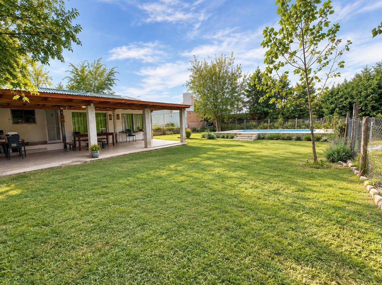 Foto de Casa en VENTA en Mina Clavero, 2 dormitorios, Pileta y gran parque, imagen 3