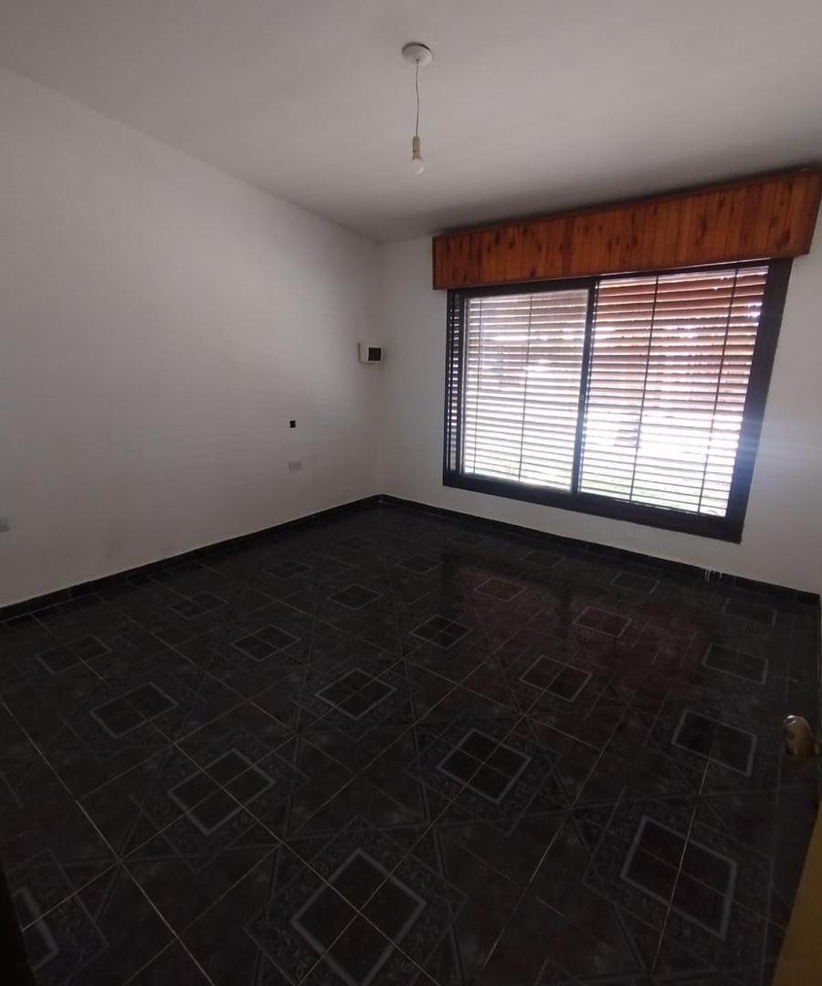 Foto de Casa en alquiler 2 dormitorios con garage y patio B° Residencial Santa, imagen 3