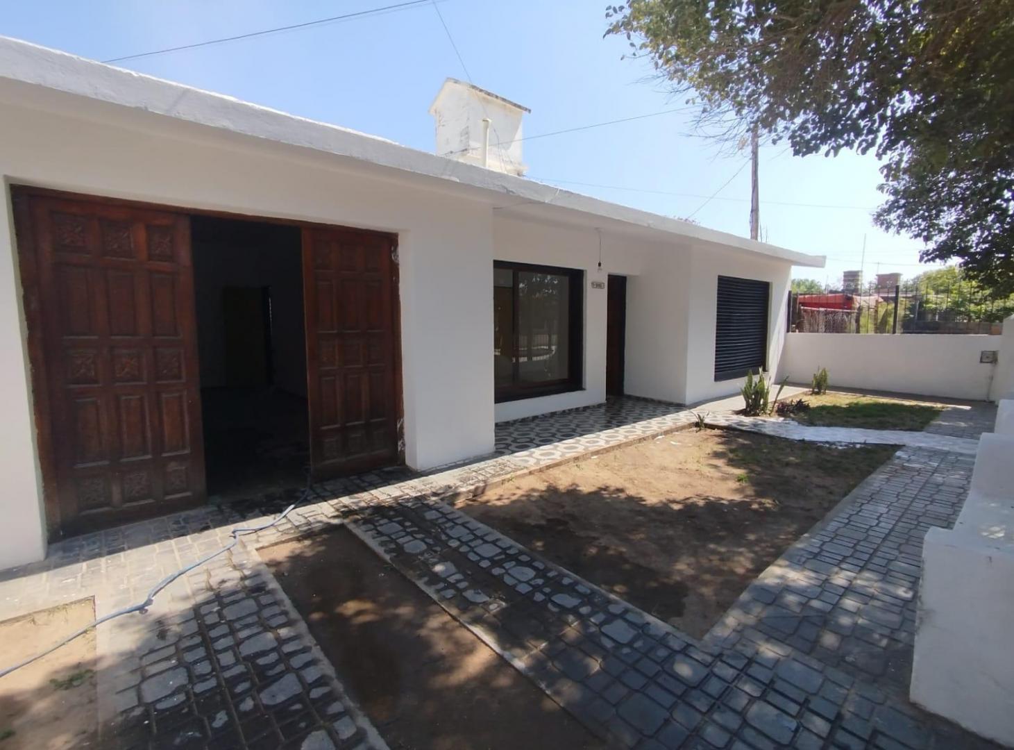 Foto de Casa en alquiler 2 dormitorios con garage y patio B° Residencial Santa, imagen 2
