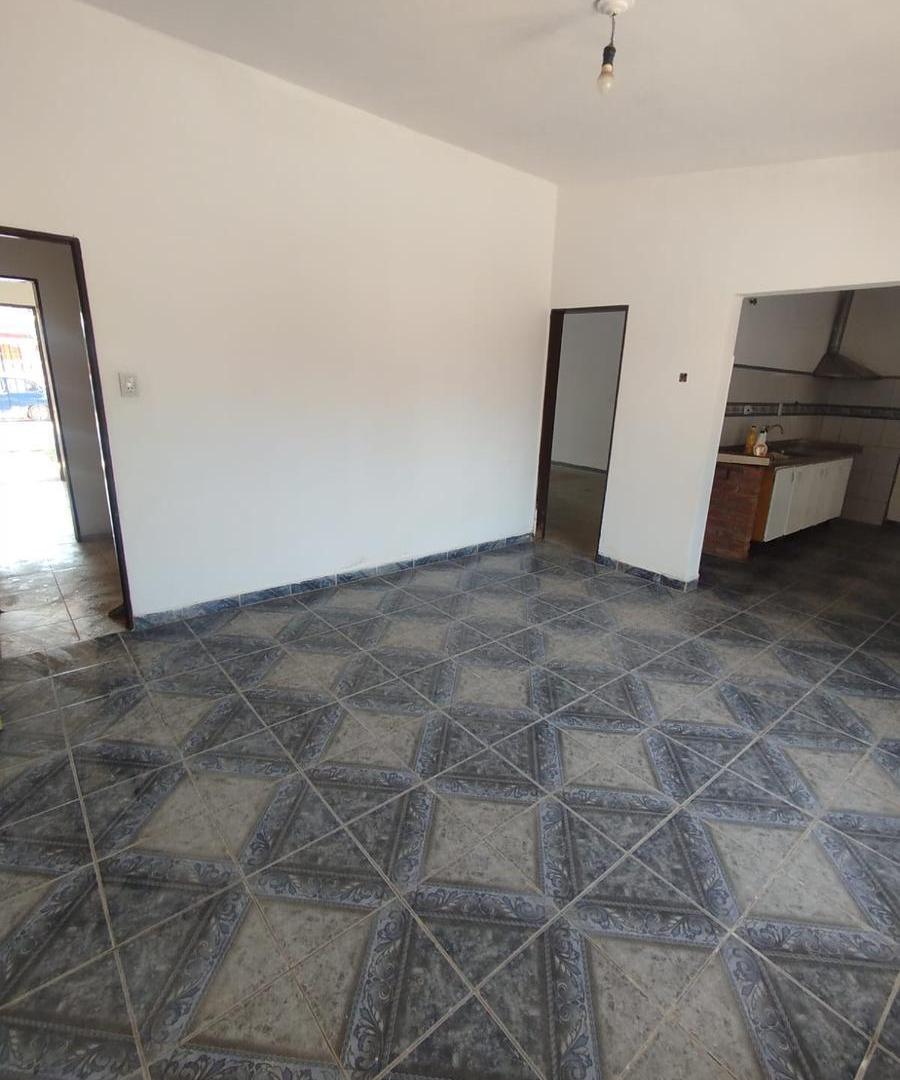 Foto de Casa en alquiler 2 dormitorios con garage y patio B° Residencial Santa, imagen 5