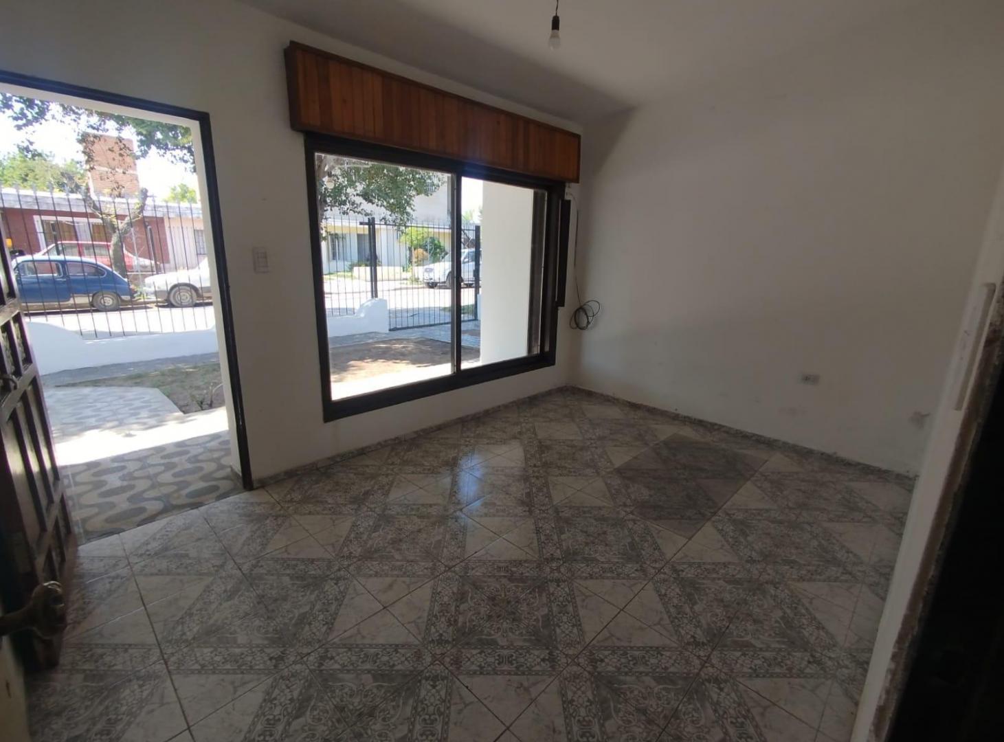 Foto de Casa en alquiler 2 dormitorios con garage y patio B° Residencial Santa, imagen 1