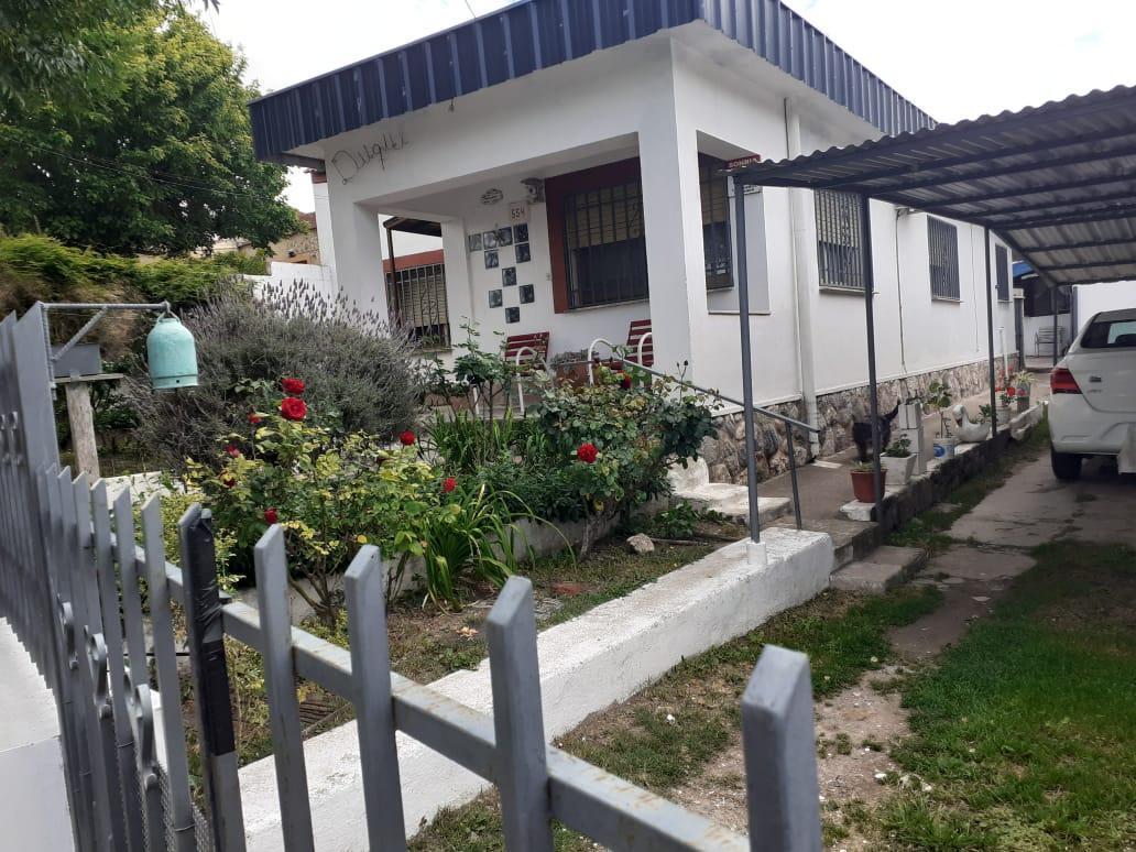 Foto de Casa más departamento de dos dormitorios con cochera, imagen 1