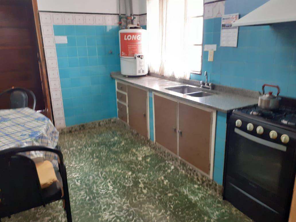 Foto de Casa más departamento de dos dormitorios con cochera, imagen 2