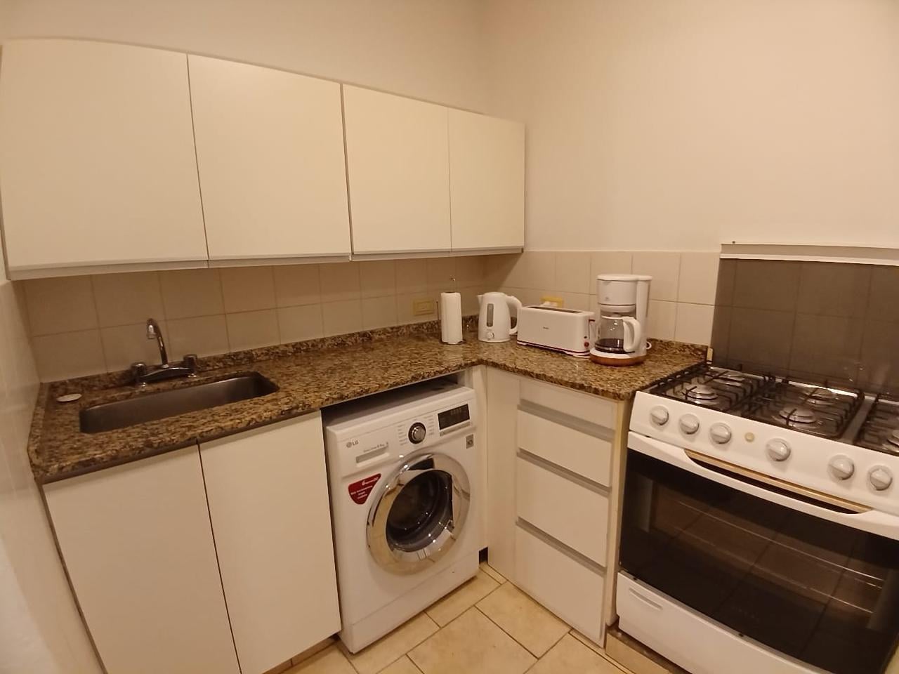 Foto de Departamento en alquiler 2 dormitorios 2 baños en Av. Vélez Sarsfield, imagen 3