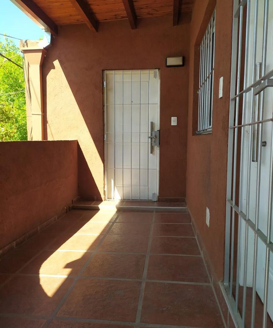 Foto de Departamento en alquiler 2 dormitorios en Villa Cabrera sobre calle, imagen 2
