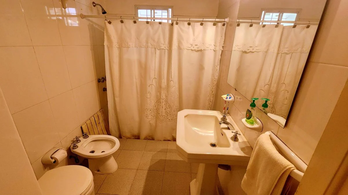 Foto de CARLOS PAZ- B° SANTA RITA-EN UNA PLANTA- 5 DORM-PILETA, imagen 4