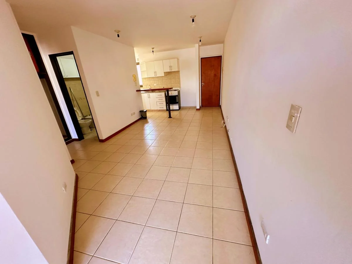 Foto de GÜEMES-CAÑADA- DEPARTAMENTO 1 DORM. CON BALCÓN, imagen 2