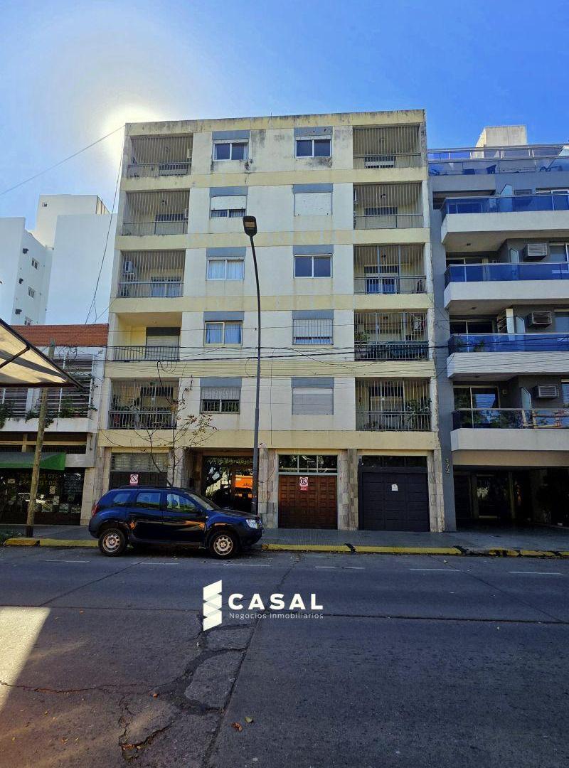 COFICO-ALQUILER-2 DORM- BALCÓN-DEPENDENCIA DE SERVICIO- FRENTE A PLAZA