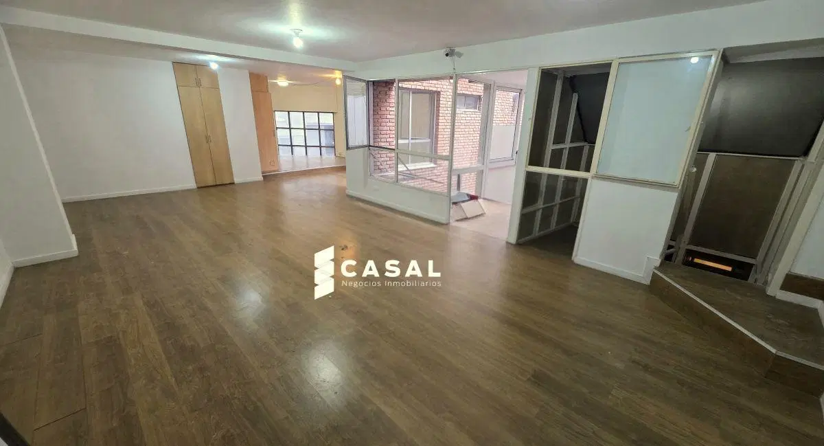 CENTRO- LOCAL + OFICINAS- PATIO- CASI AV. COLÓN 2