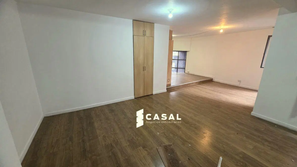 CENTRO- LOCAL + OFICINAS- PATIO- CASI AV. COLÓN 4