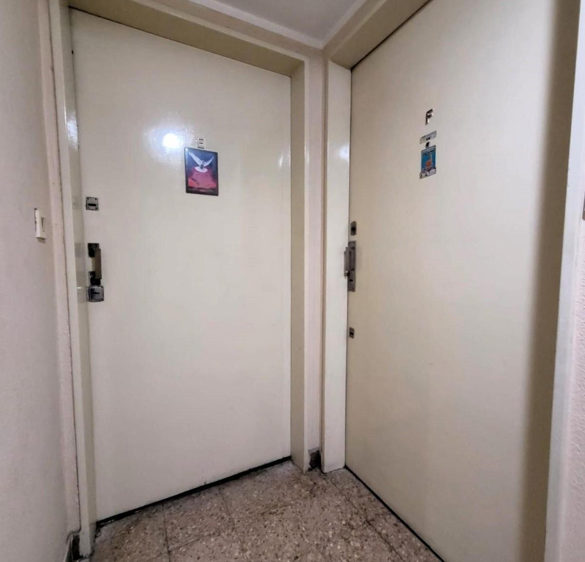 H. Yrigoyen 1300 - Depto 1 Amb. en Venta, Barrio de Congreso - Perfecto Estado! 2