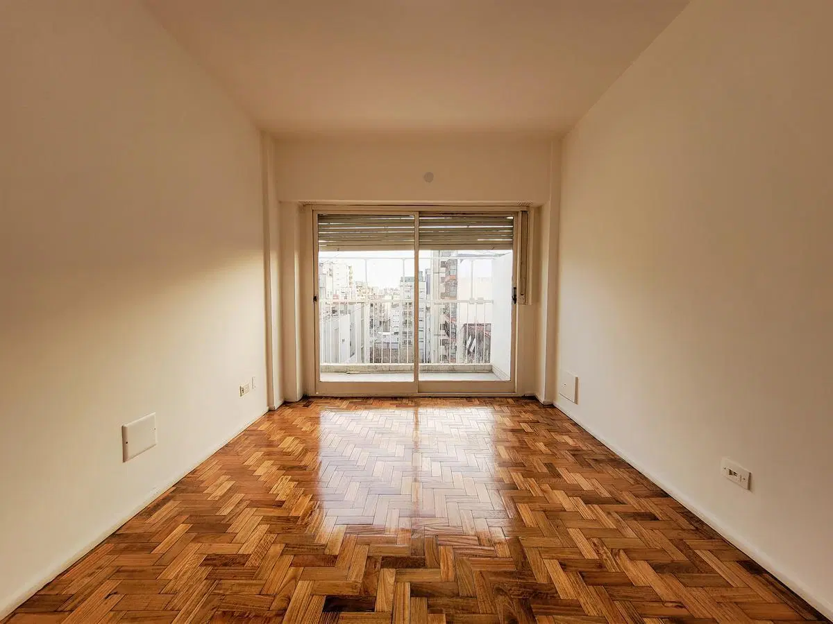 Venta de departamento 3 ambientes con balcón en el barrio Congreso. Muy luminoso! 2