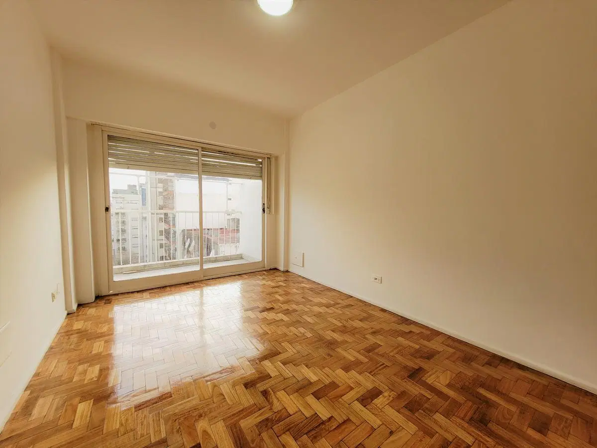 Venta de departamento 3 ambientes con balcón en el barrio Congreso. Muy luminoso! 4