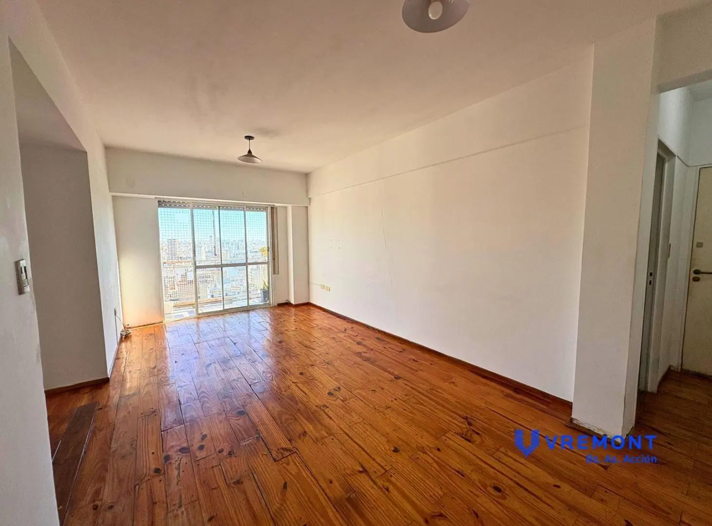 Venta de departamento 3 ambientes con balcon, en el barrio de San Nicolás. Muy luminoso! 3