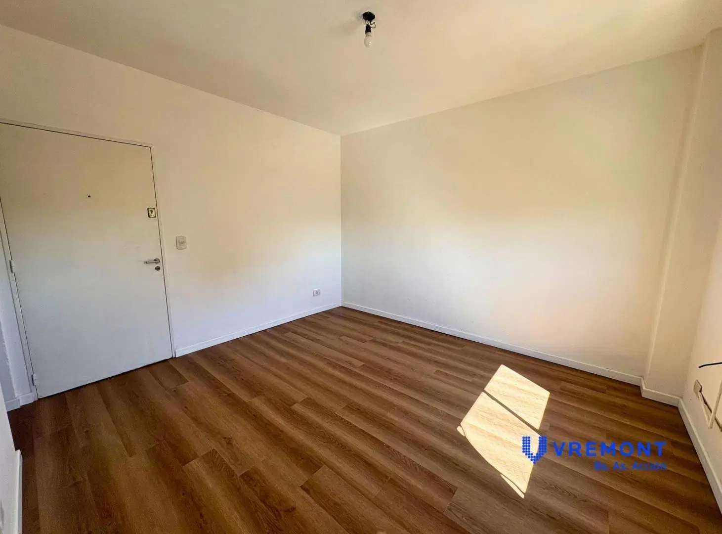 Venta de departamento 3 ambientes en el barrio de Parque Patricios! Luminoso! 3