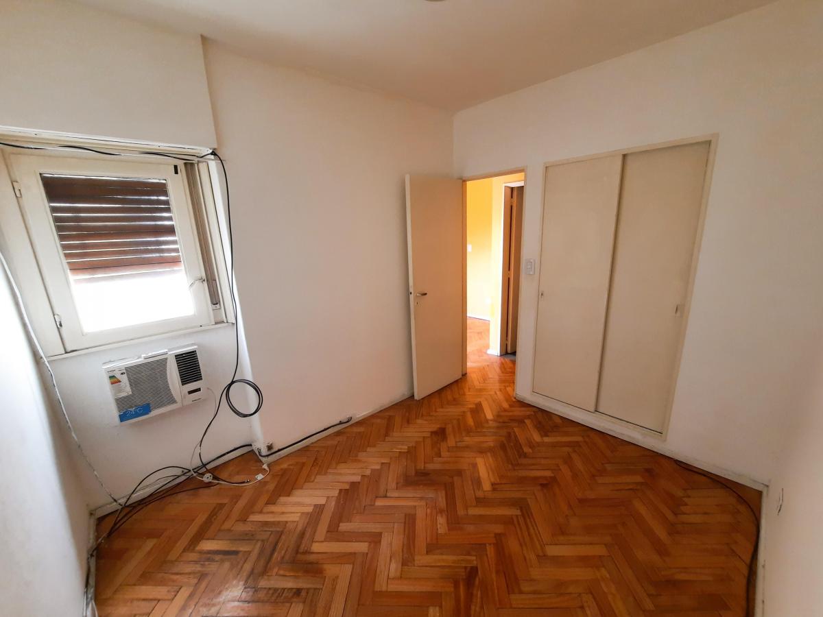 Departamento 2 Ambientes Céntrico a m. de Av Yrigoyen 4