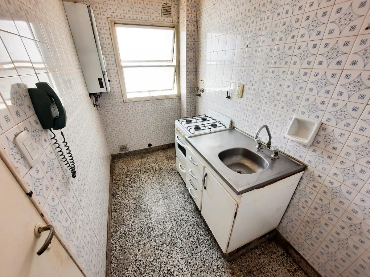 Departamento 2 Ambientes Céntrico a m. de Av Yrigoyen 4