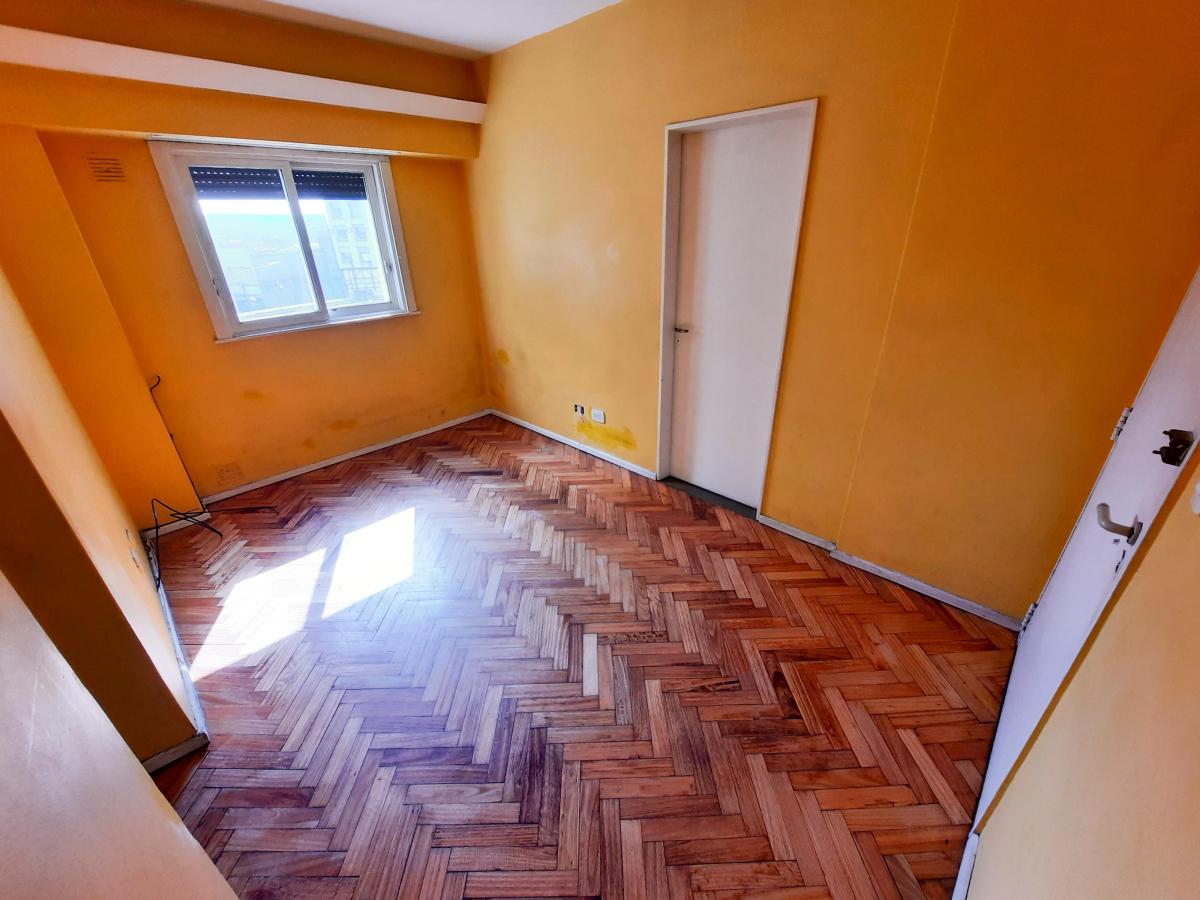 Departamento 2 Ambientes Céntrico a m. de Av Yrigoyen 3