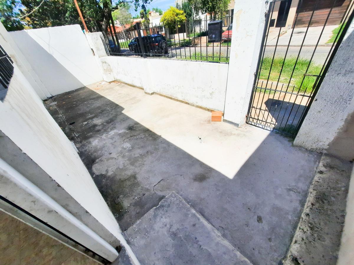 APTA CRÉDITO! Ideal 2 Familias! Casa 3 Ambientes + Fondo 250 m2! en Lanús