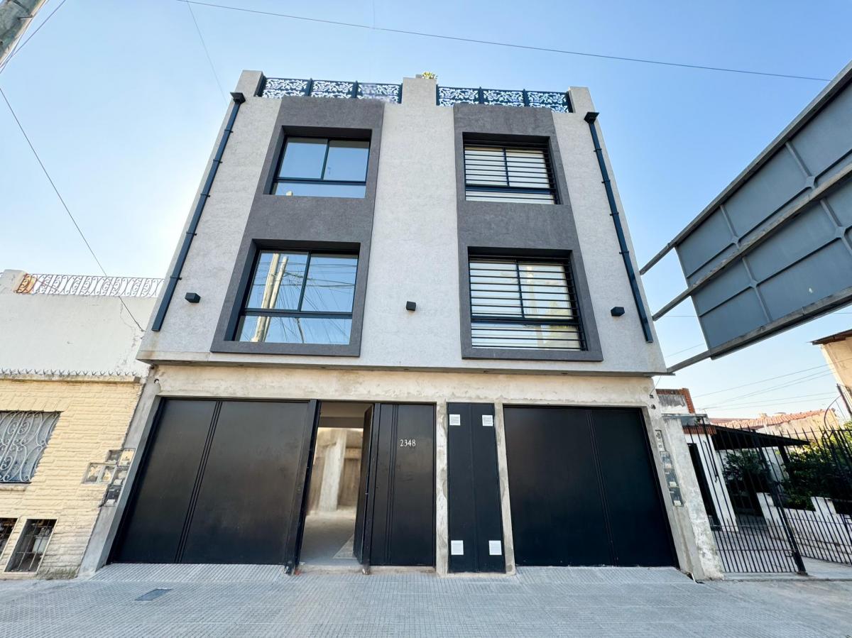 A ESTRENAR! Triplex 4 Ambientes tipo Casa con Cochera/Patio y Terraza en Lanús