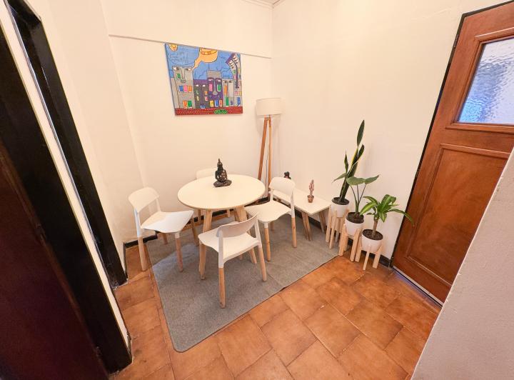Monoambiente en Planta Baja con Patio Semi-amoblado en Plena Estación Lanús