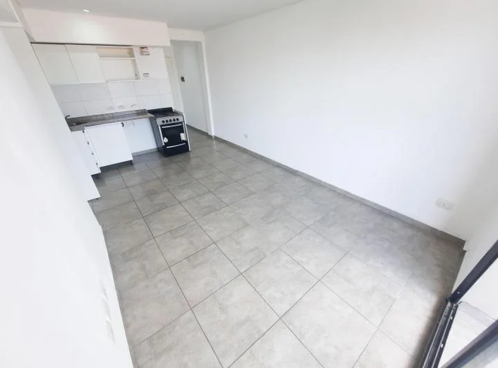 Foto de Departamento 3 Ambientes con Balcón y Cochera Opcional en Lanús Centro, imagen 2