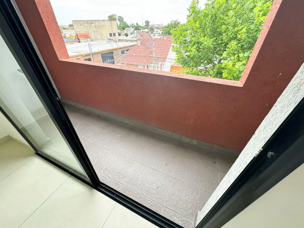 Departamento 2 Ambientes Amplio Doble Balcón y Cochera Opcional en Lanús Centro 5