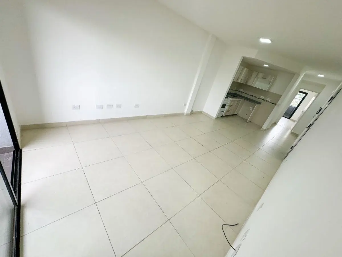 Departamento 2 Ambientes Amplio Doble Balcón y Cochera Opcional en Lanús Centro 1