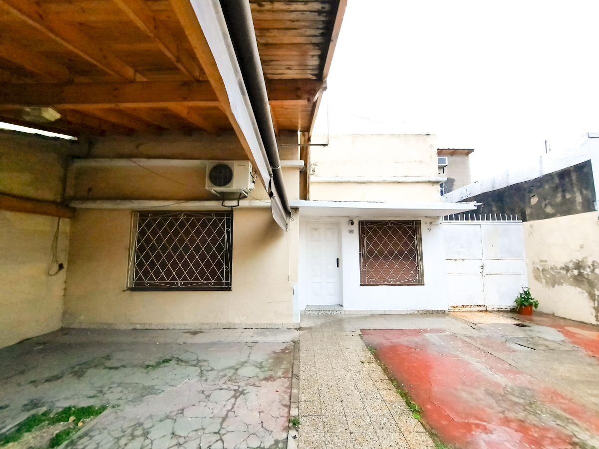 2 Casas tipo Ph Planta Baja 5 Ambientes con Garage, Fondo Libre, Jardín y Terraza en Lanús