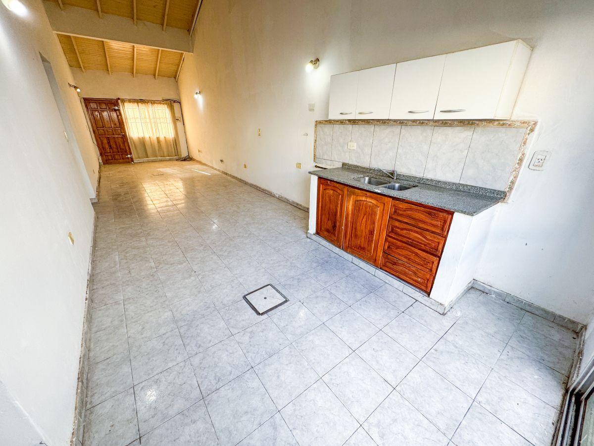 Foto de Casa 3 Ambientes Amplia con Garage Cubierto y Patio en Planta Baja en, imagen 3