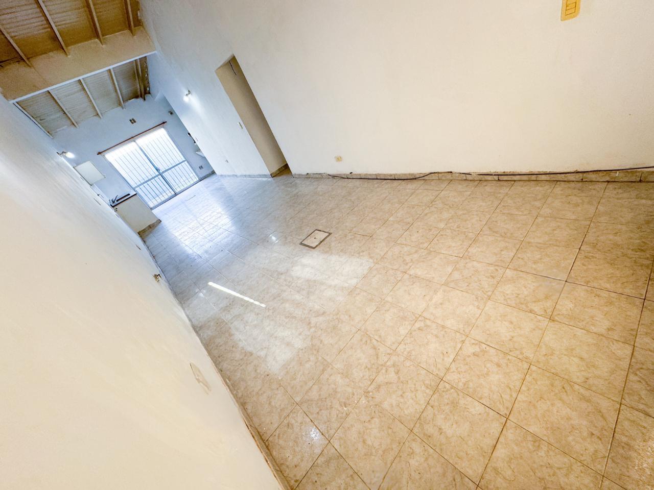Foto de Casa 3 Ambientes Amplia con Garage Cubierto y Patio en Planta Baja en, imagen 4