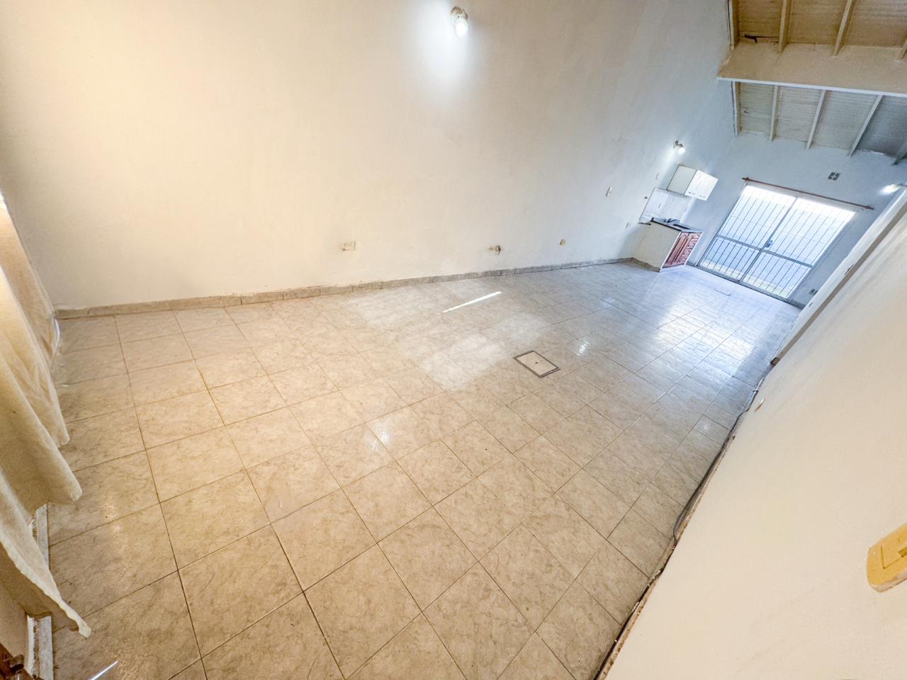 Foto de Casa 3 Ambientes Amplia con Garage Cubierto y Patio en Planta Baja en, imagen 5