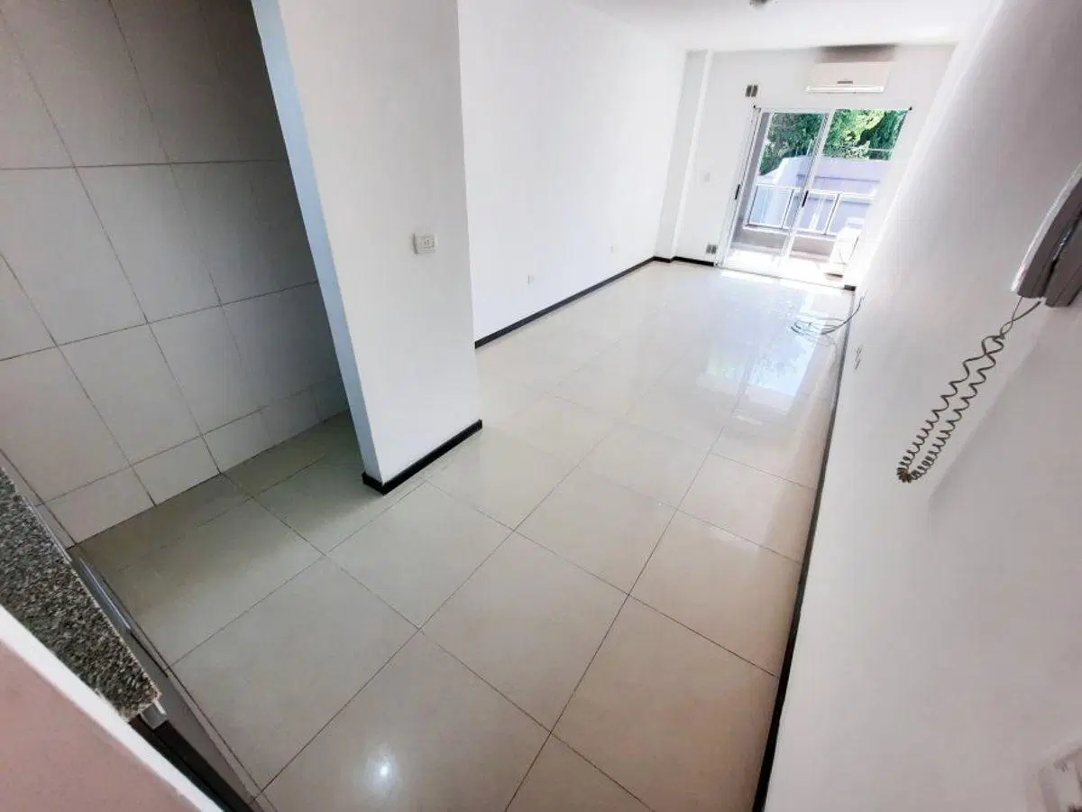 Monoambiente con Balcón y Parrilla en Gran Ubicación Lanús Oeste 4