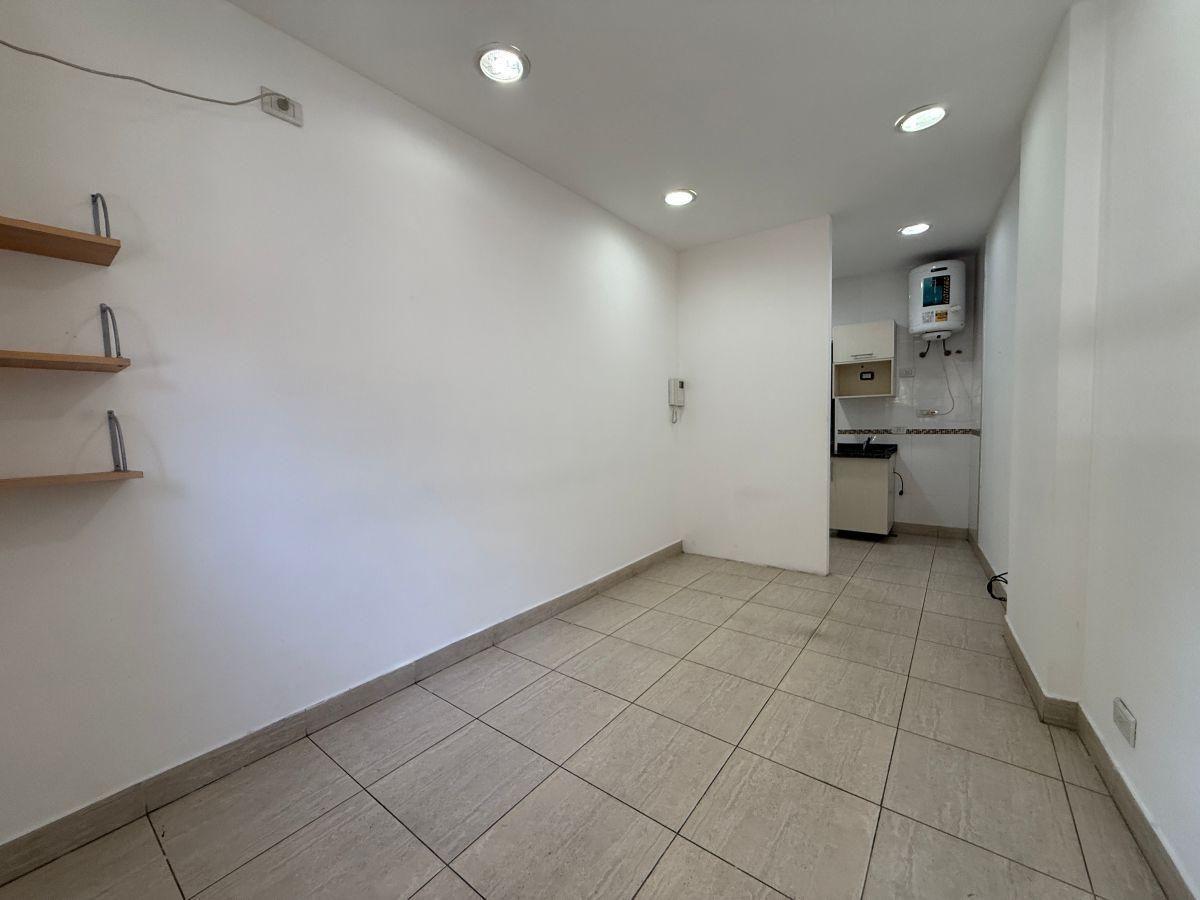 Foto de Oficina comercial de 27 m² en alquiler con COCHERA - Flores Norte, imagen 1