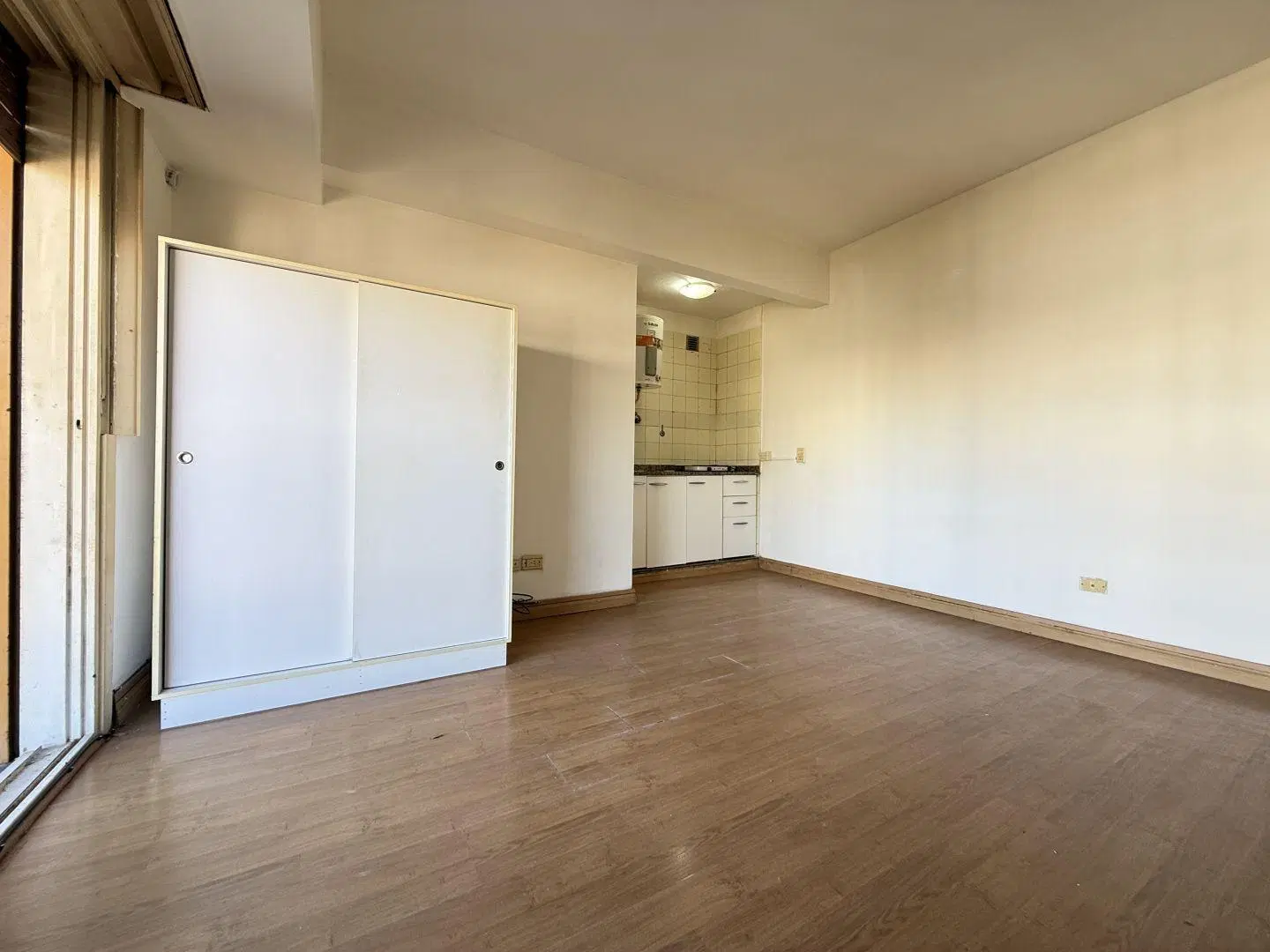 Monoambiente en Alquiler con Balcón y Vista Abierta Flores Norte 4