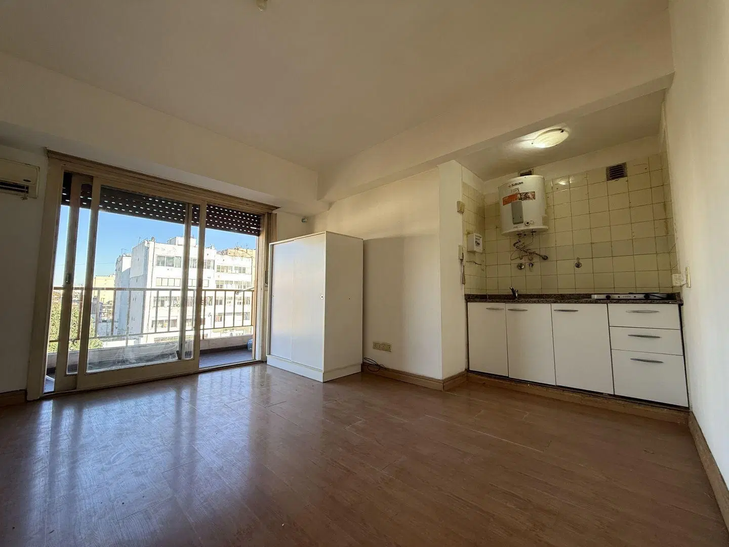 Monoambiente en Alquiler con Balcón y Vista Abierta Flores Norte 5