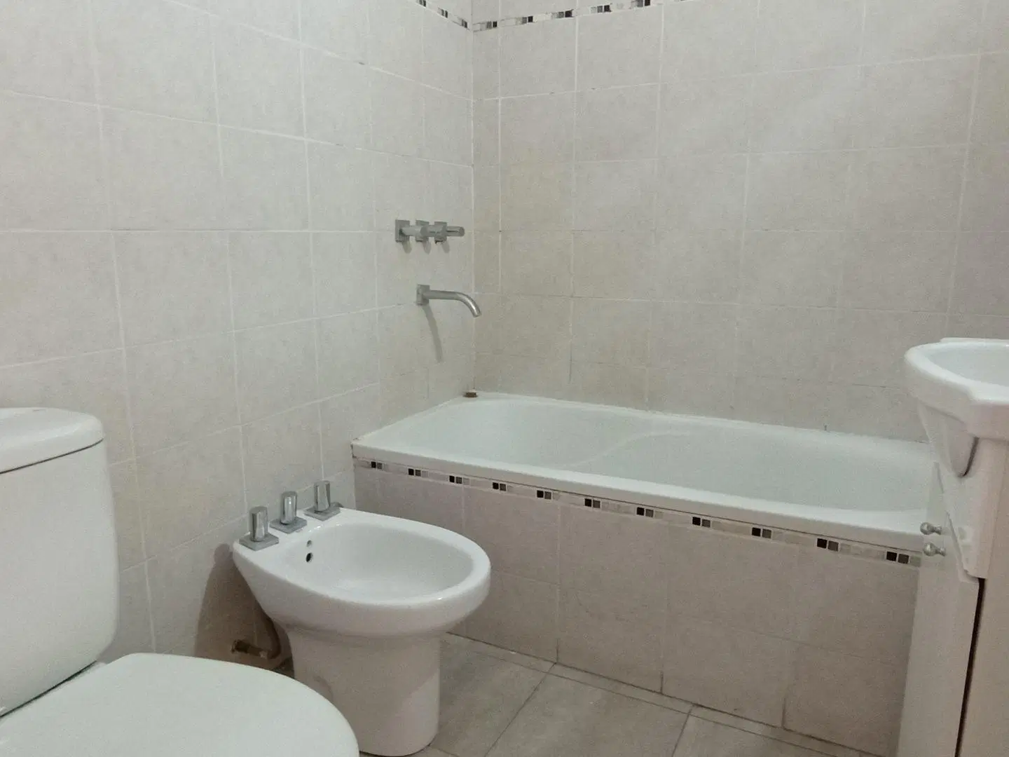 ALQUILER 3 AMB CON DEPENDENCIA Y COCHERA EN VILLA URQUIZA 4