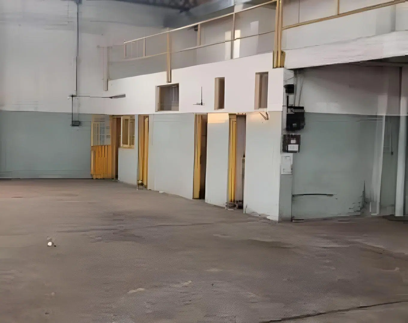Galpón con Oficinas en Alquiler y Venta - LOMAS DE ZAMORA 3