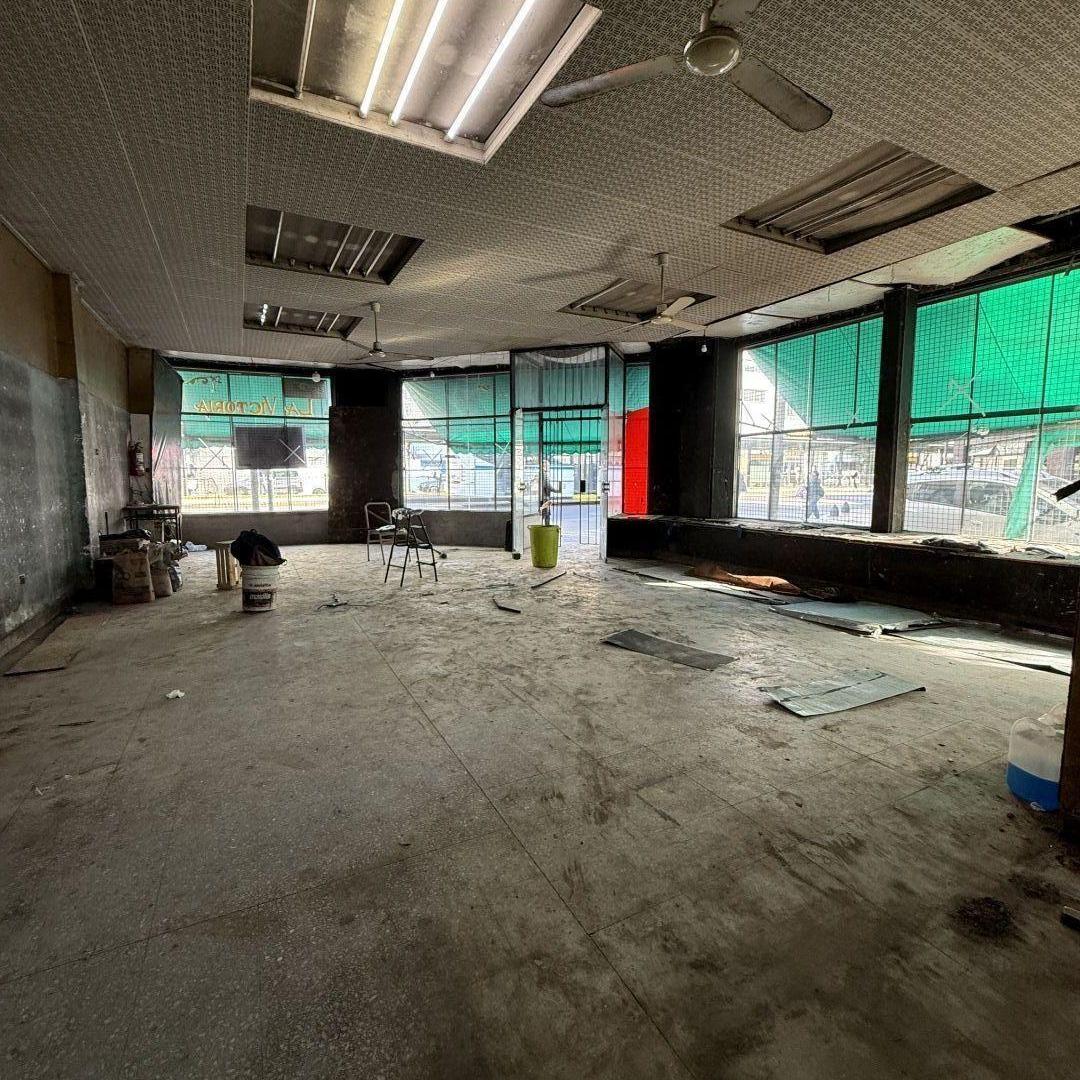 Foto de LOCAL COMERCIAL EN ALQUILER 120 M² CUBIERTOS ESQUINA AV. RIVADAVIA, imagen 2