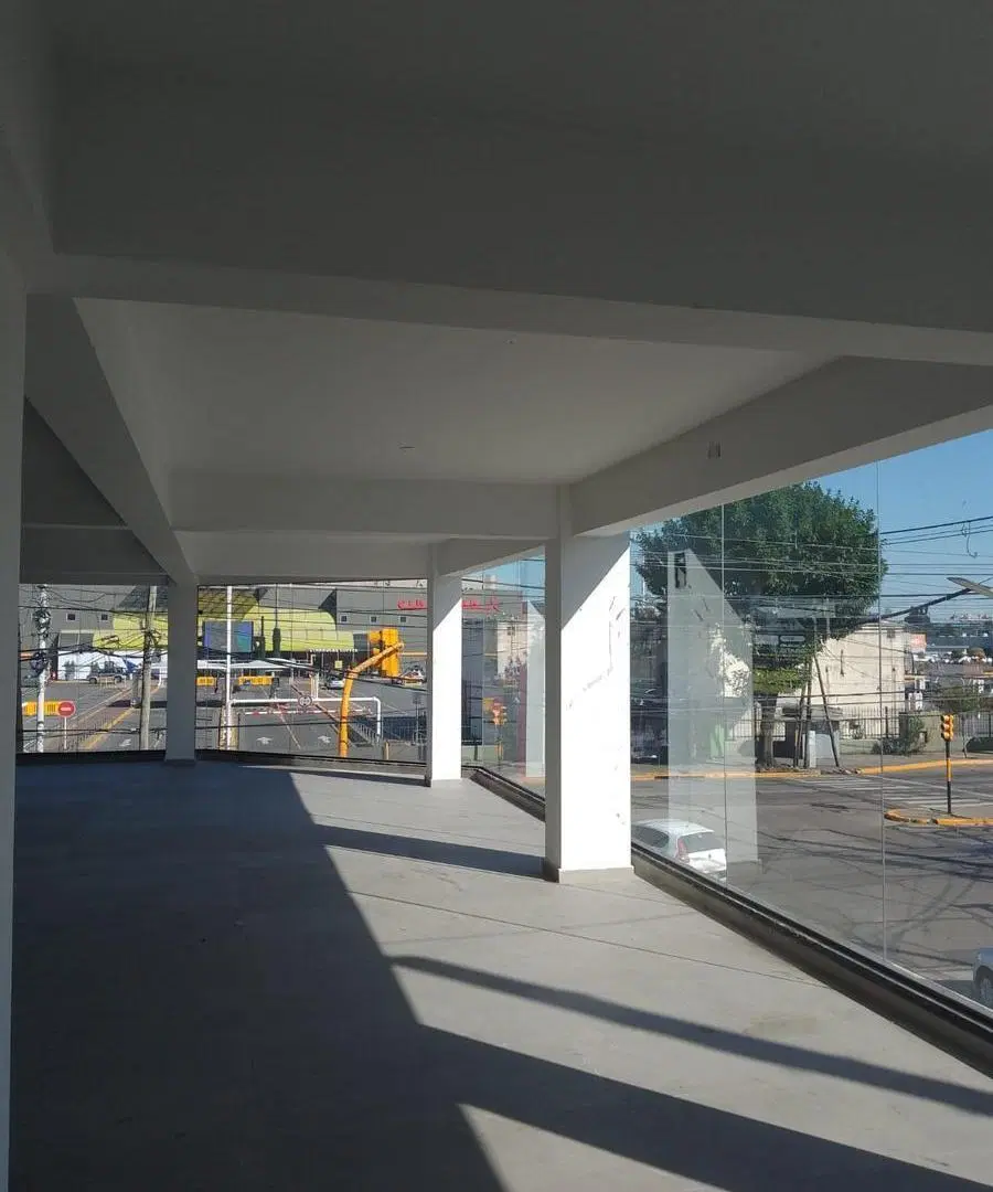 Excelente local comercial en Avellaneda 4