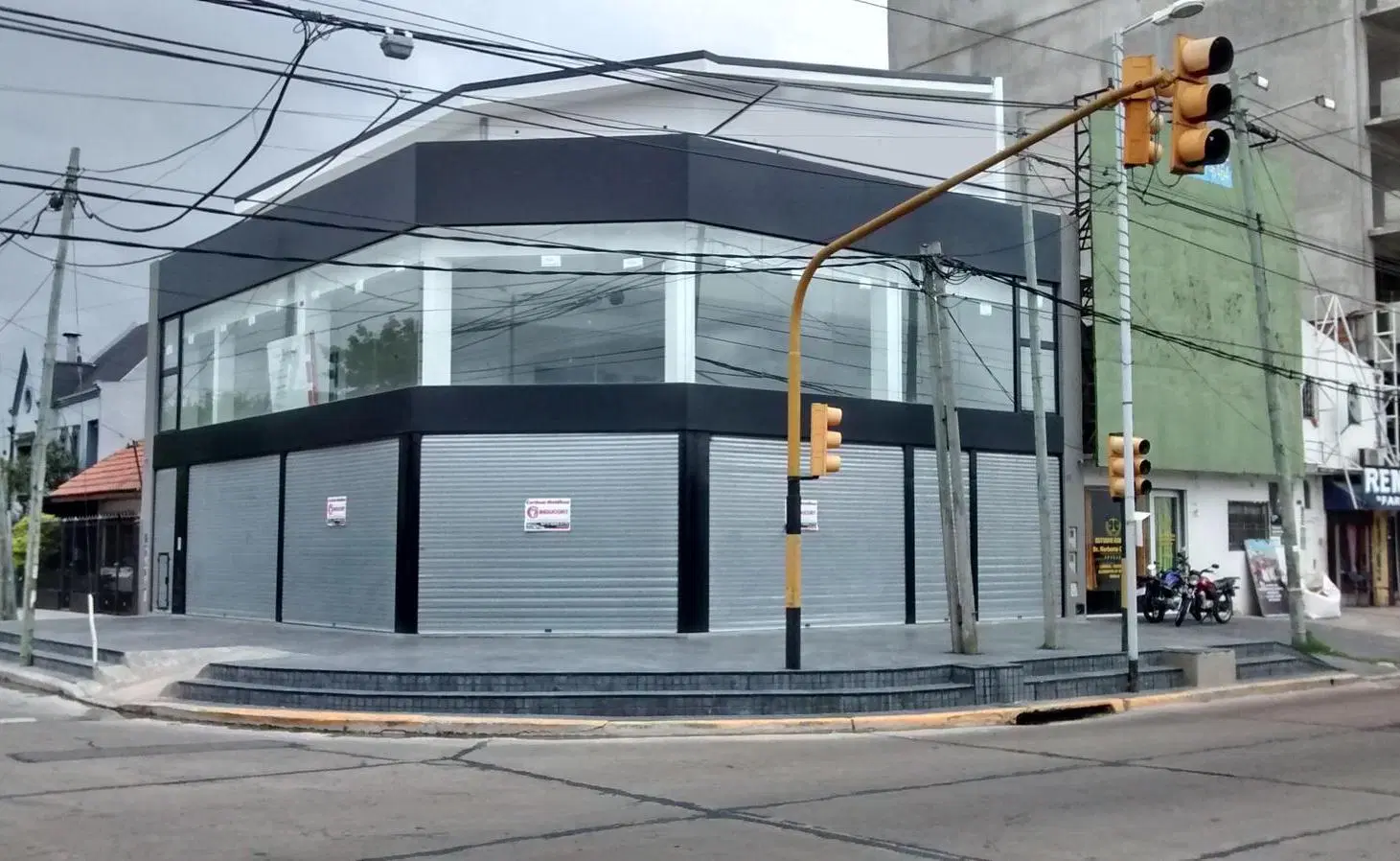 Excelente local comercial en Avellaneda 1