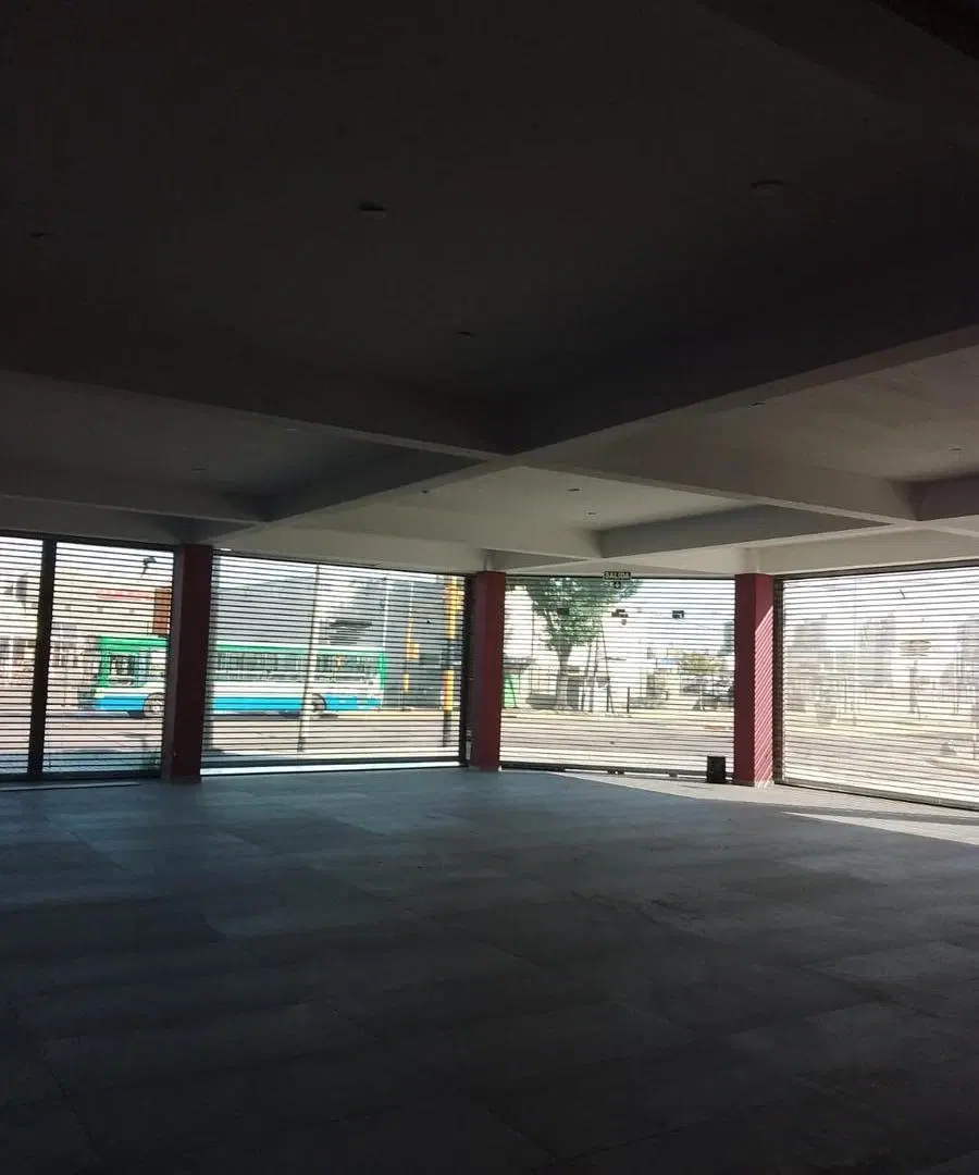 Excelente local comercial en Avellaneda 3