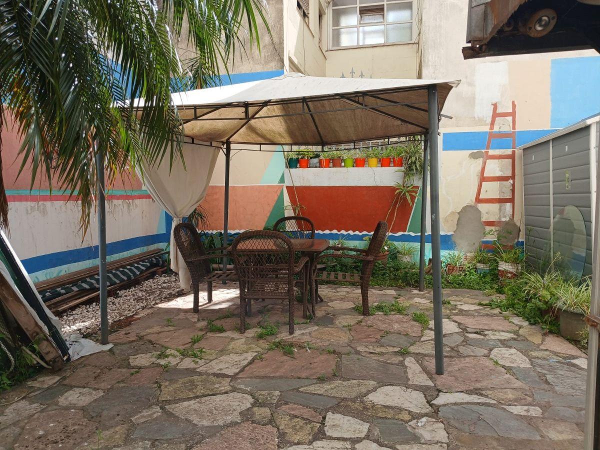 Vendo departamento 3 ambientes , dependencia, patio, jardín, parrilla